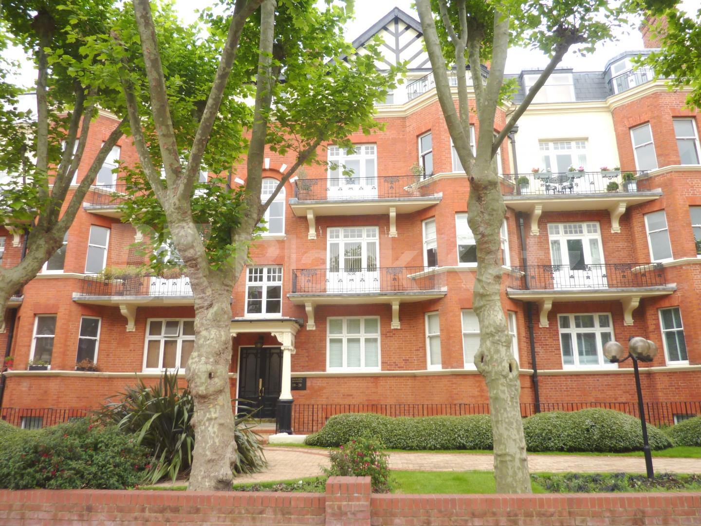 			LUXURY 3 BED 2 BATH!, 3 Bedroom, 1 bath, 1 reception Flat			 Elgin Ave, MAIDA VALE